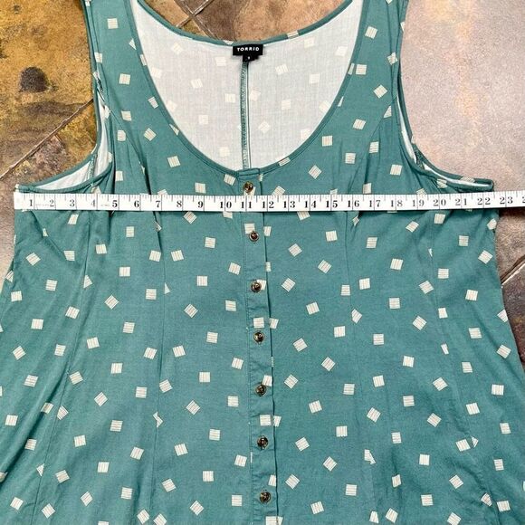 Torrid Fit and Flare Challis Sleeveless Tank Button Down 3 - Picture 5 of 9
